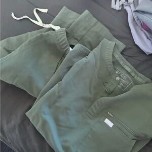 Large bottom L top Figs men’s scrubs color bonsai